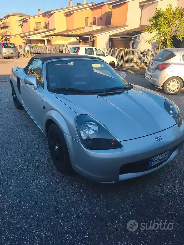 Usata Toyota MR2 140 CV (102 kW) 2001 Grigio Cabrio