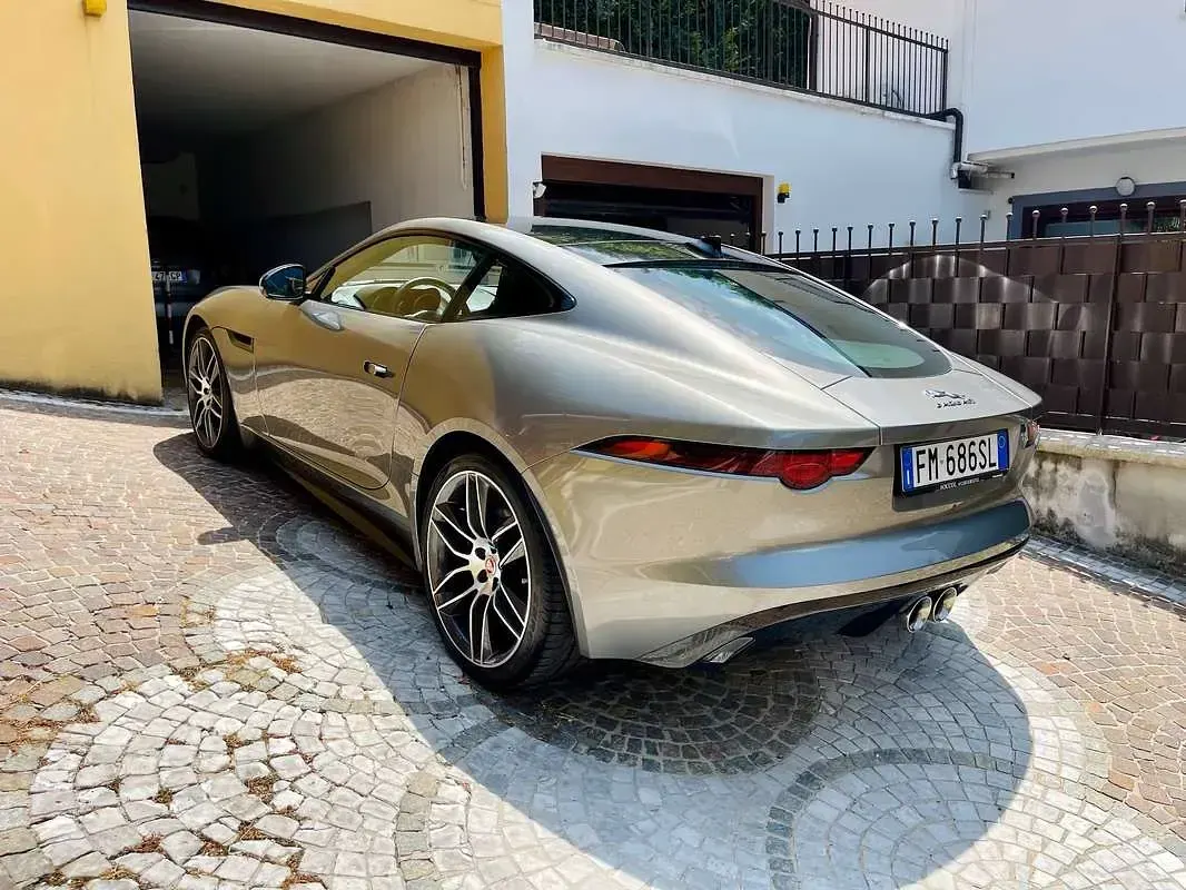 Usata Jaguar F-Type R-Dynamic 381 CV (280 kW) 2017 Grigio Coupé