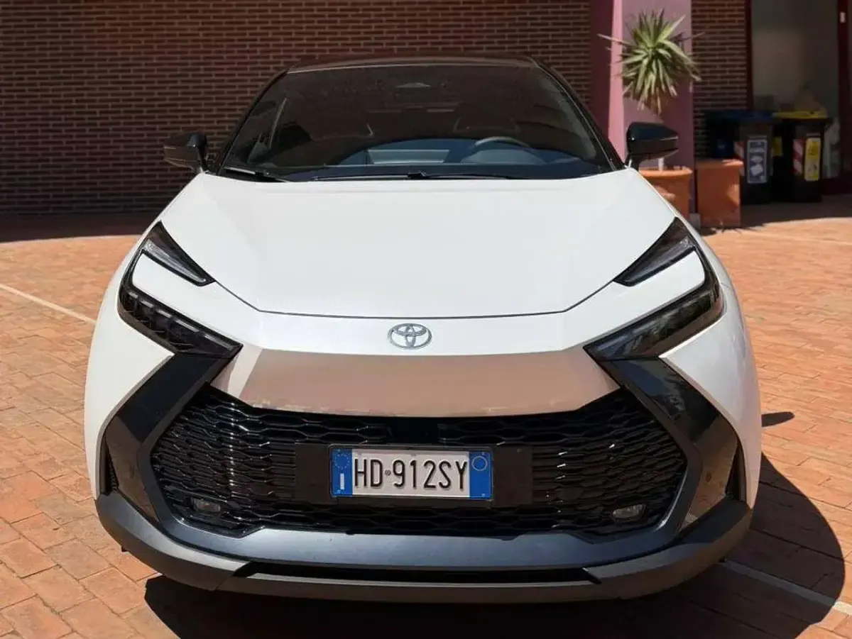 Nuova Toyota C-HR+ Lounge 144 kW (197 CV) 2026 Bianco perlato SUV