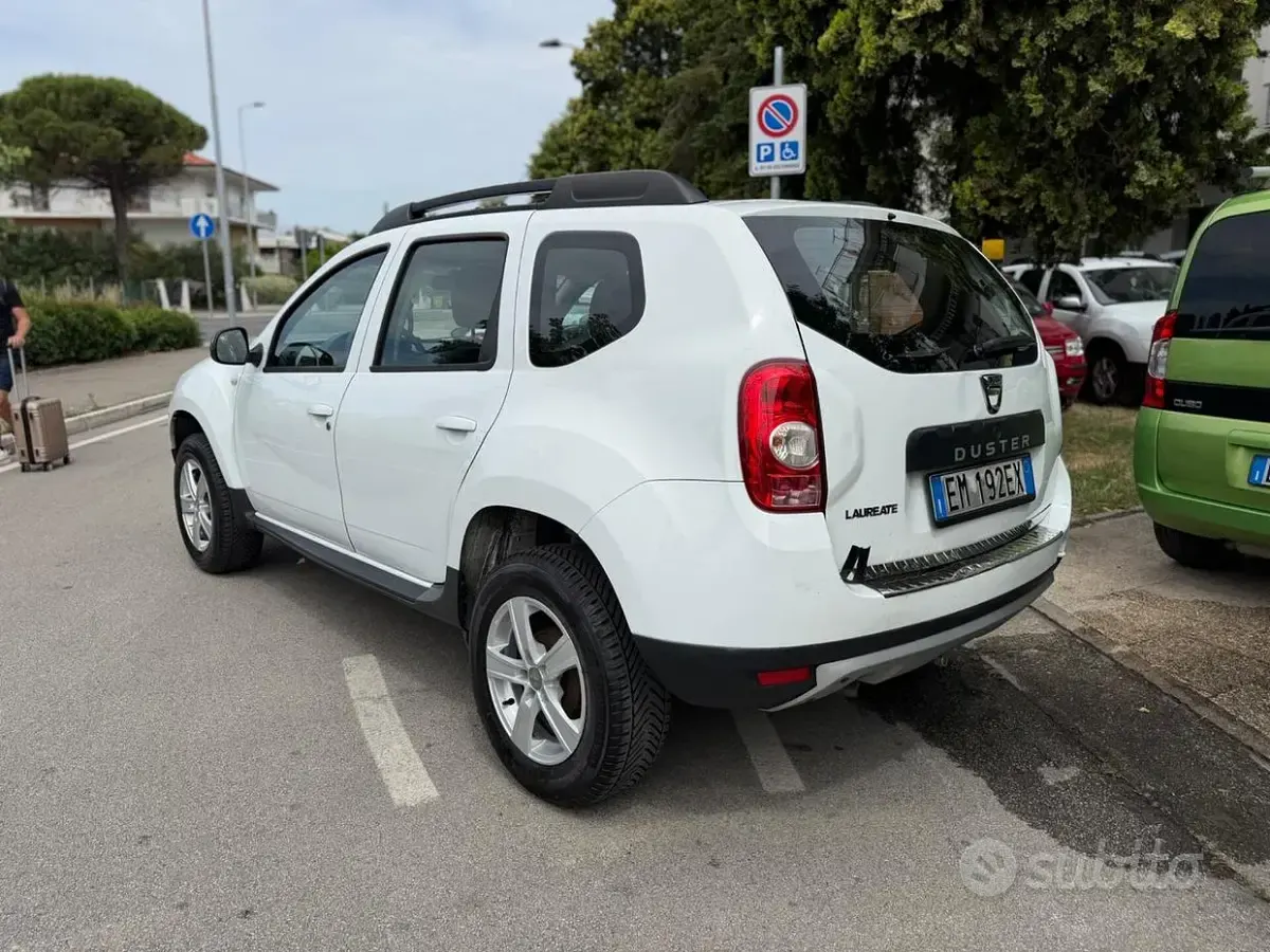 Usata Dacia Duster Lauréate 105 CV (77 kW) 2012 Bianco SUV