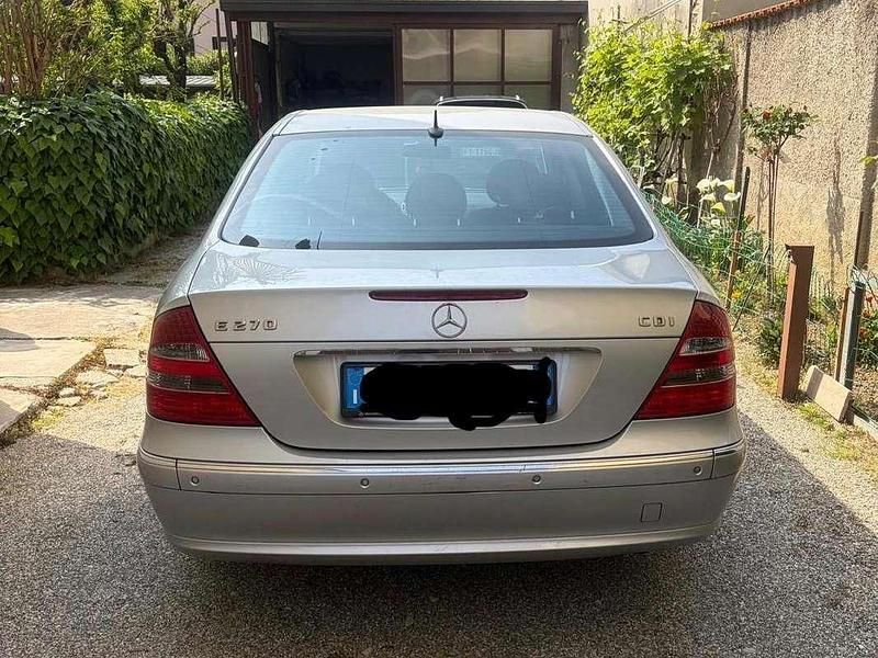 Usata Mercedes E270 Avantgarde 177 CV (130 kW) 2002 Argento Berlina