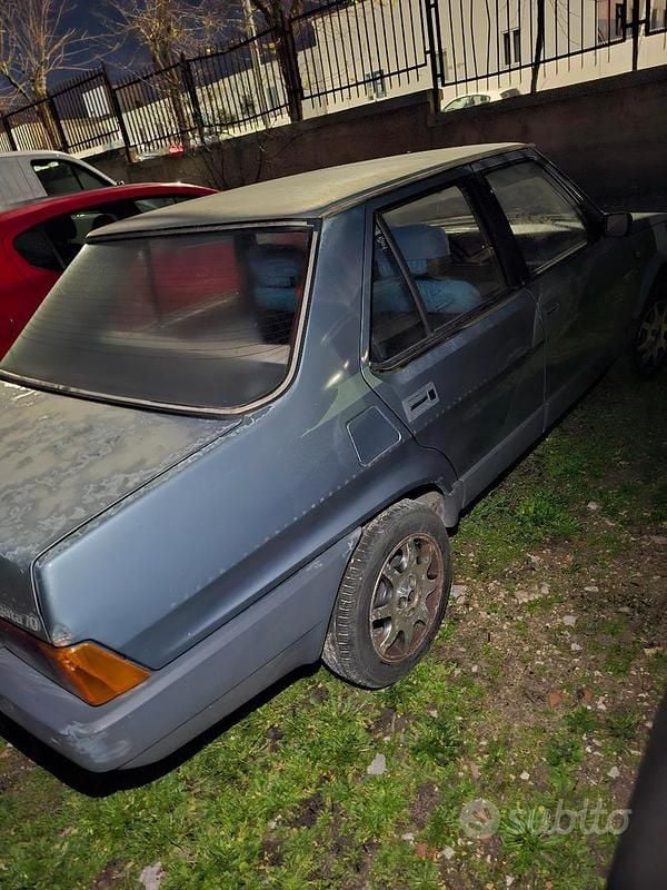 Grigio Usata 1985 Fiat Regata Tre volumi | 500 € - Immagine 1/4