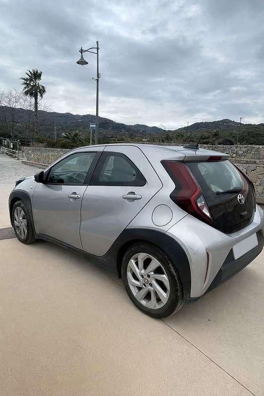 Grigio Usata 2022 Toyota Aygo X SUV | 11.000 € (Ottimo prezzo) - Immagine 1/4