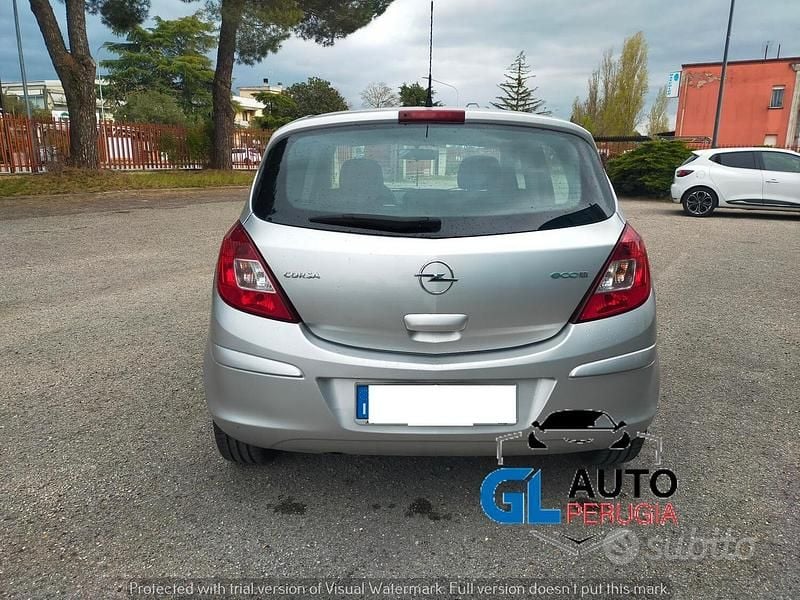 Usata Opel Corsa Cosmo 75 CV (55 kW) 2009 Grigio Utilitaria