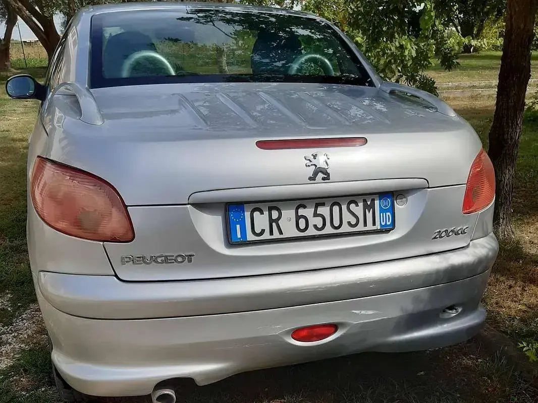 Usata Peugeot 206 CC Quiksilver 109 CV (80 kW) 2004 Grigio Cabrio