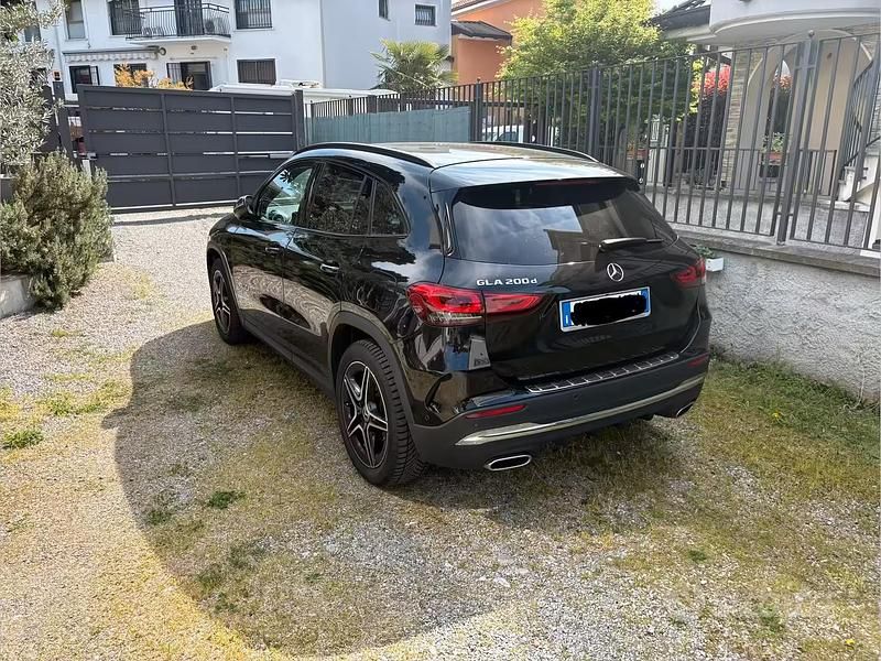 Usata Mercedes GLA200 150 CV (110 kW) 2021 Nero SUV