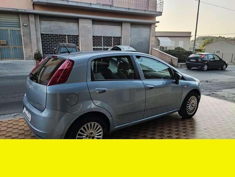 Usata Fiat Grande Punto 69 CV (50 kW) 2012 Blu Utilitaria