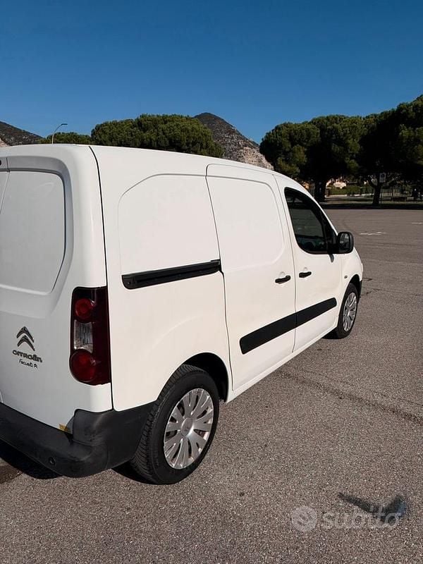 Usata Citroën Berlingo 90 CV (66 kW) 2015 Bianco Monovolume