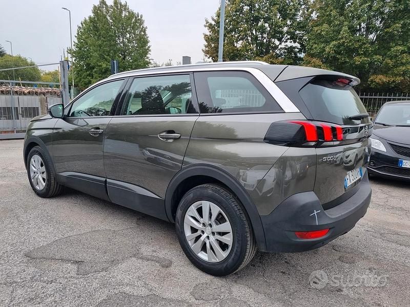 Usata Peugeot 5008 Business-Line 176 CV (129 kW) 2019 Grigio Monovolume