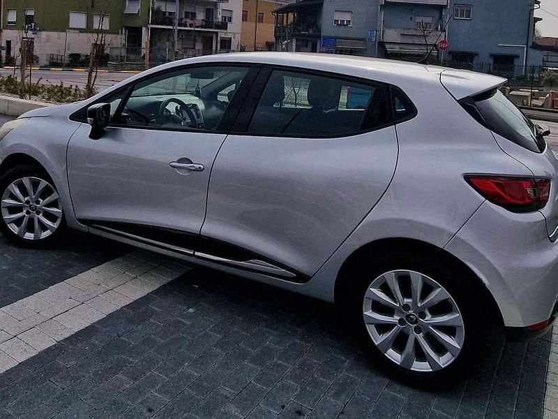 Usata Renault Clio IV 75 CV (55 kW) 2014 Argento Berlina