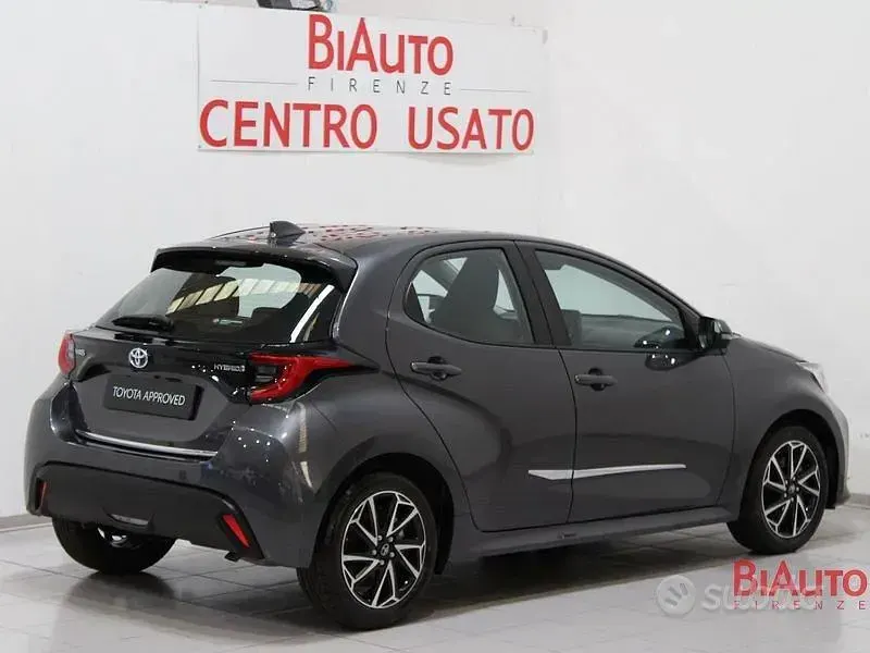 Usata Toyota Yaris Hybrid Trend 115 CV (84 kW) 2022 Grigio Berlina