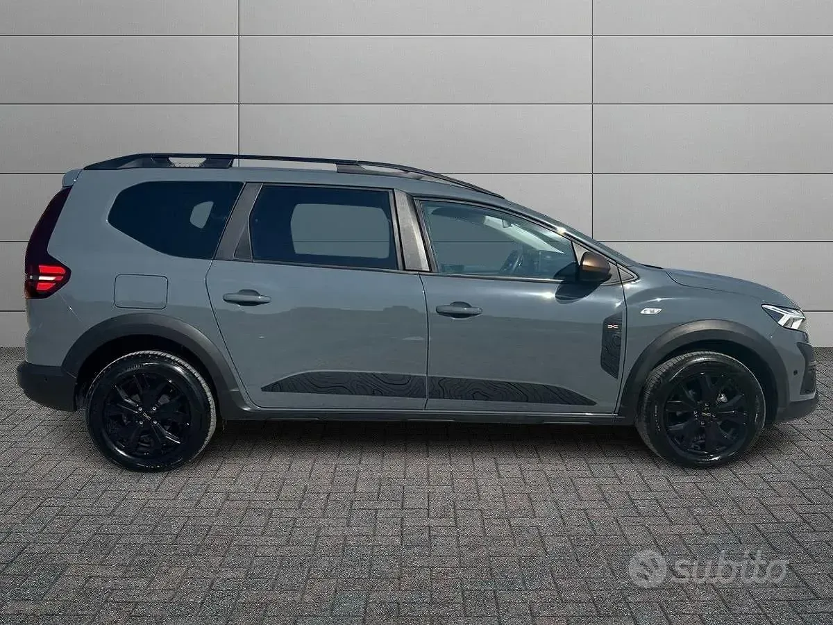 Usata Dacia Jogger Extreme 101 CV (74 kW) 2025 Grigio Monovolume