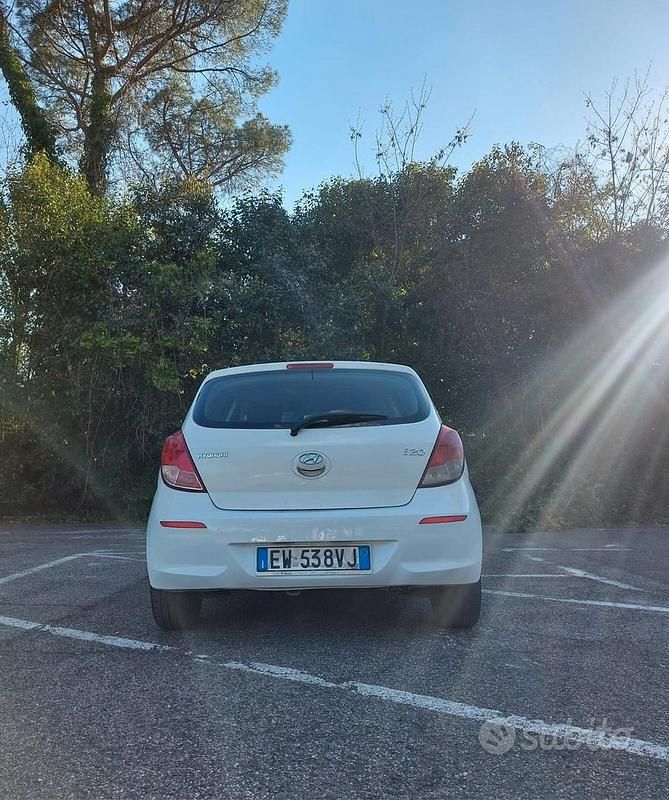 Usata Hyundai i20 Edition 85 CV (62 kW) 2014 Bianco Utilitaria