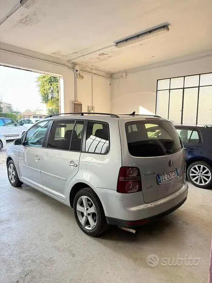 Usata VW Touran Conceptline 150 CV (110 kW) 2009 Grigio Monovolume