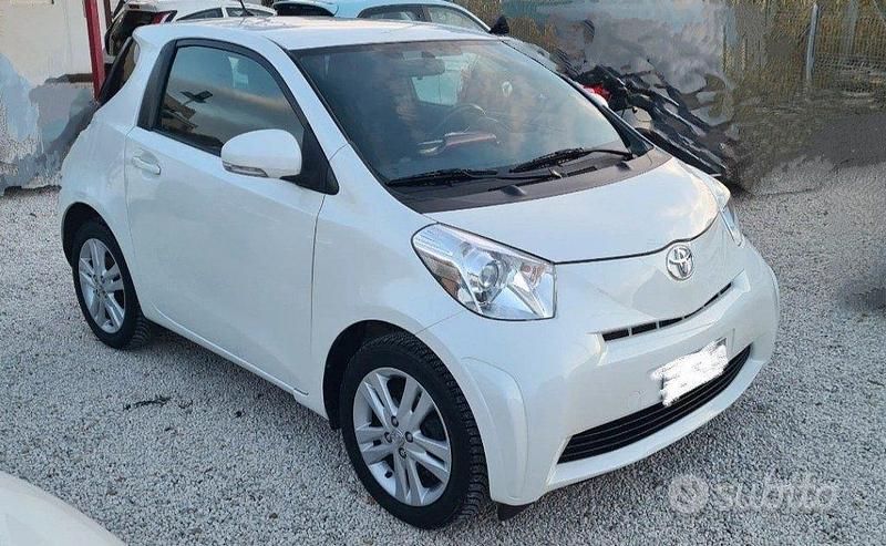 Bianco Usata 2011 Toyota iQ Due volumi | 6650 € (Cara) - Immagine 1/4