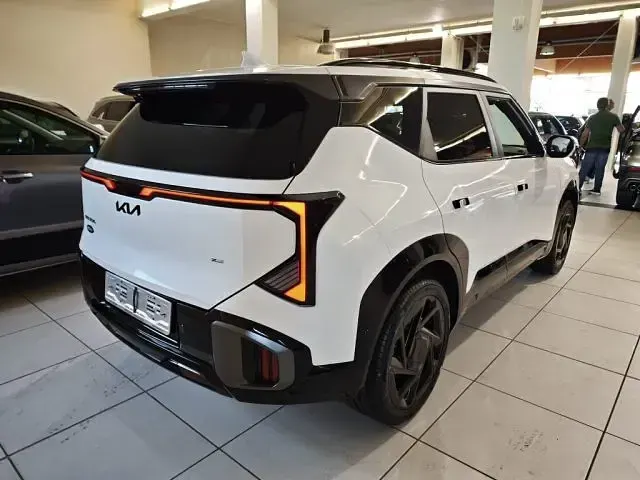 Nuova Kia Seltos X-Line 179 CV (131 kW) 2026 Bianco perlato SUV
