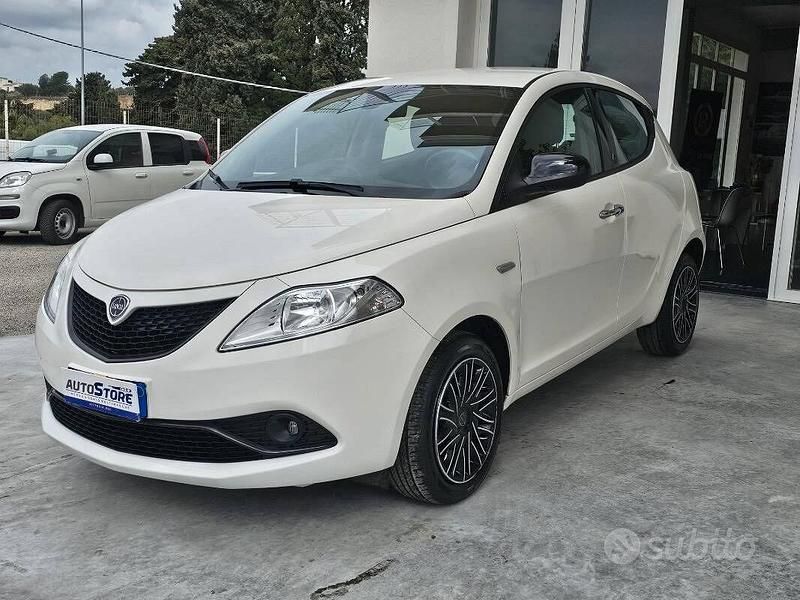 Usata Lancia Ypsilon S 70 CV (51 kW) 2021 Bianco Utilitaria