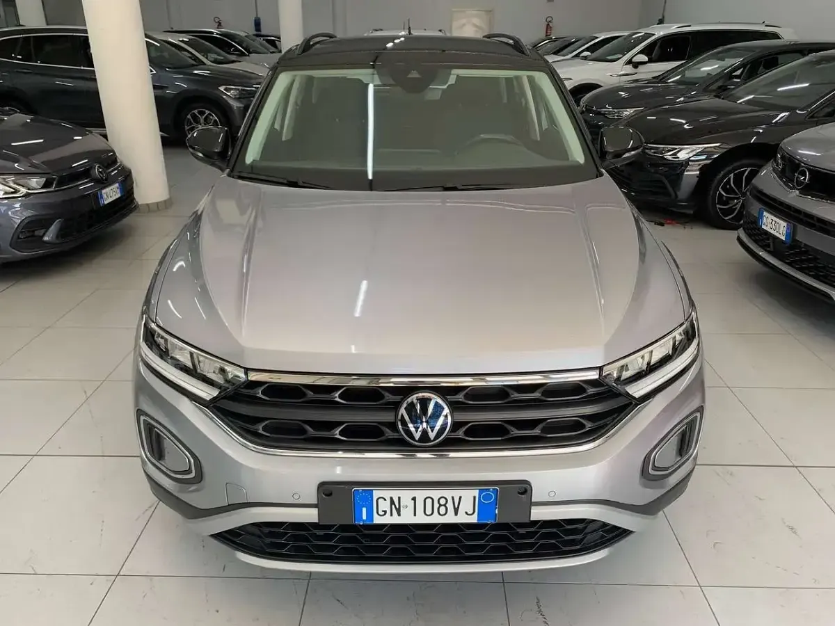 Usata VW T-Roc Life 116 CV (85 kW) 2023 Pyrit silver SUV