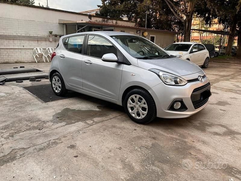 Usata Hyundai i10 Edition 67 CV (49 kW) 2015 Grigio Utilitaria