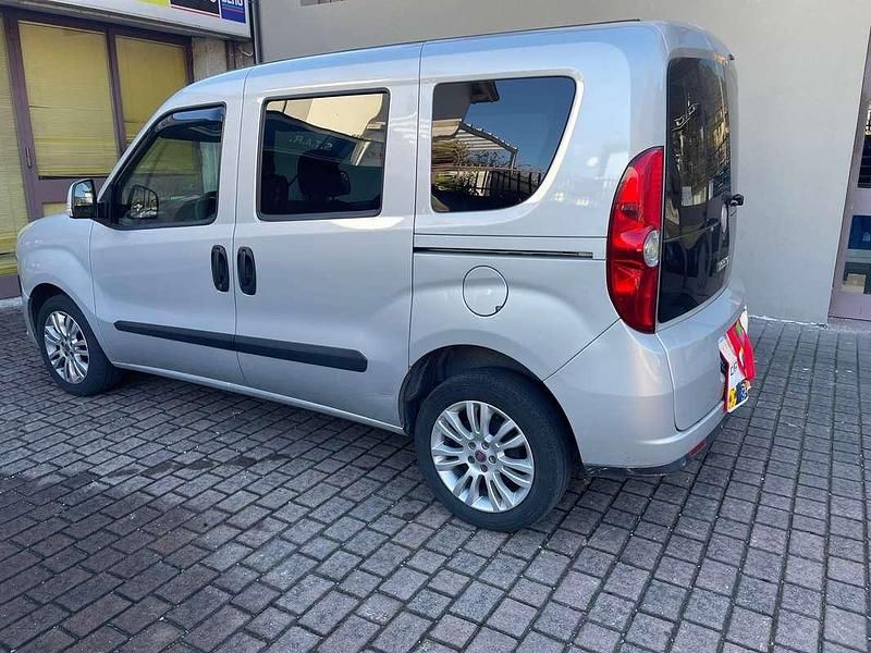 Usata Fiat Doblò Emotion 135 CV (99 kW) 2011 Grigio Monovolume