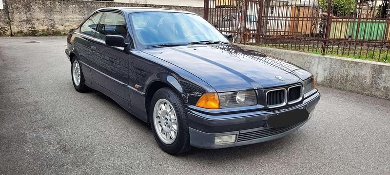 Usata BMW 318 140 CV (102 kW) 1995 Nero Coupé