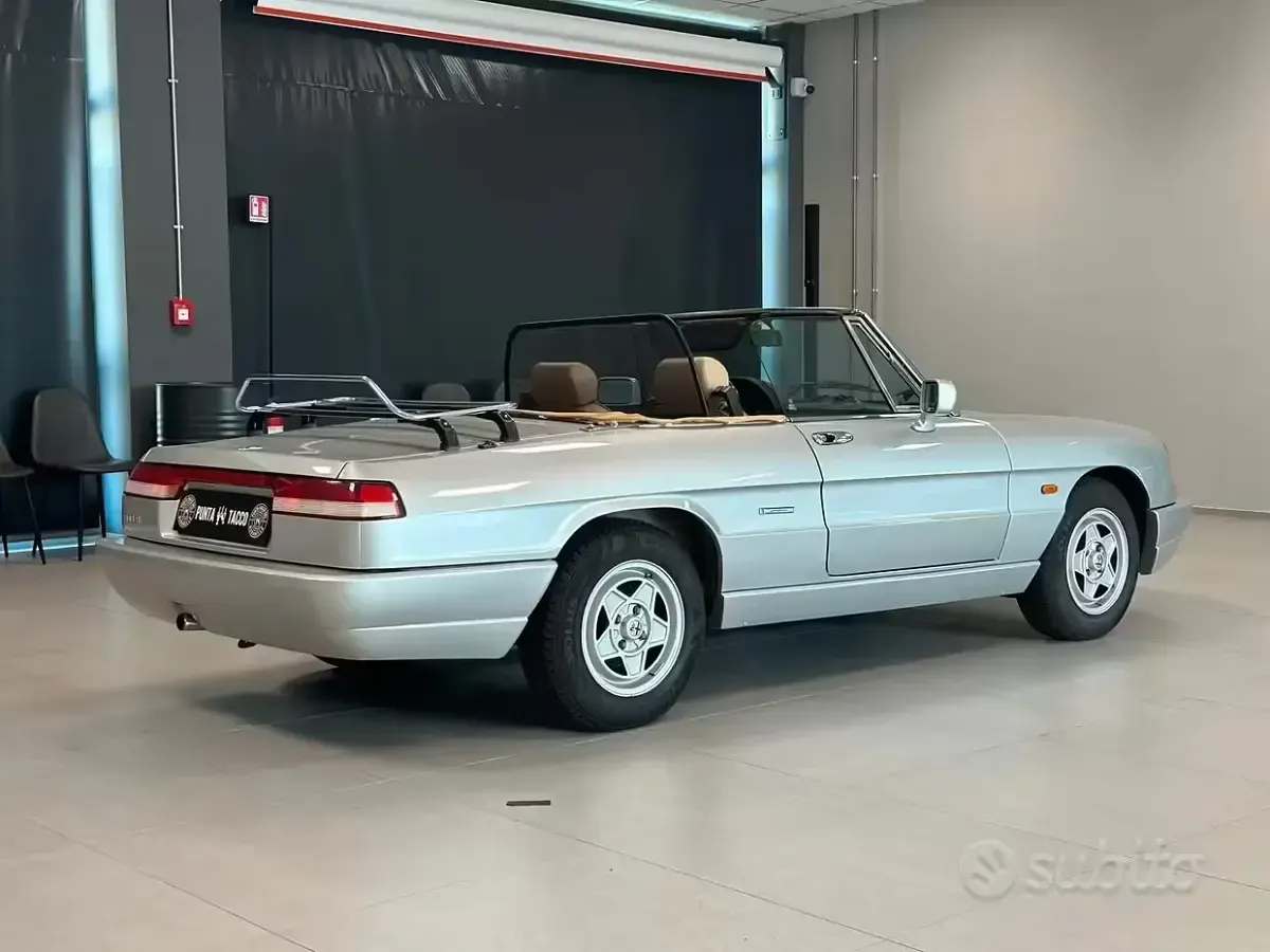 Usata Alfa Romeo Spider 106 CV (77 kW) 1991 Grigio Cabrio