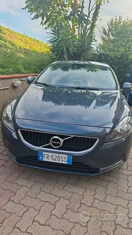 Usata Volvo V40 120 CV (88 kW) 2018 Bluazzurro Berlina