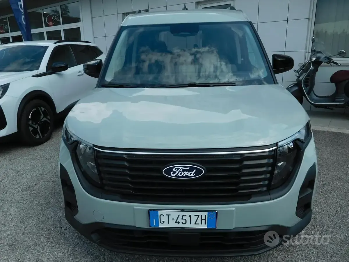 Usata Ford Tourneo Courier Titanium 125 CV (91 kW) 2024 Grigio Monovolume