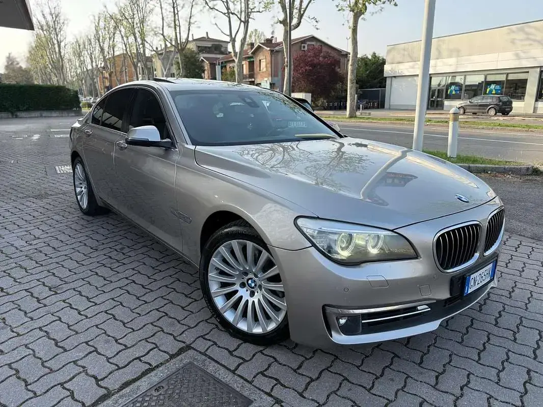 Usata BMW 730 258 CV (189 kW) 2014 Grigio Berlina