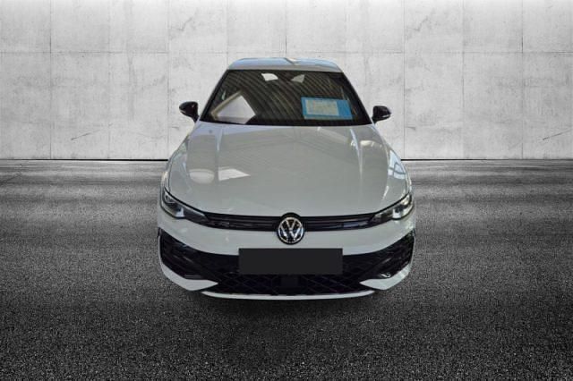 Usata VW Golf VIII R-line Plus 150 CV (110 kW) 2024 Bianco pastello Berlina