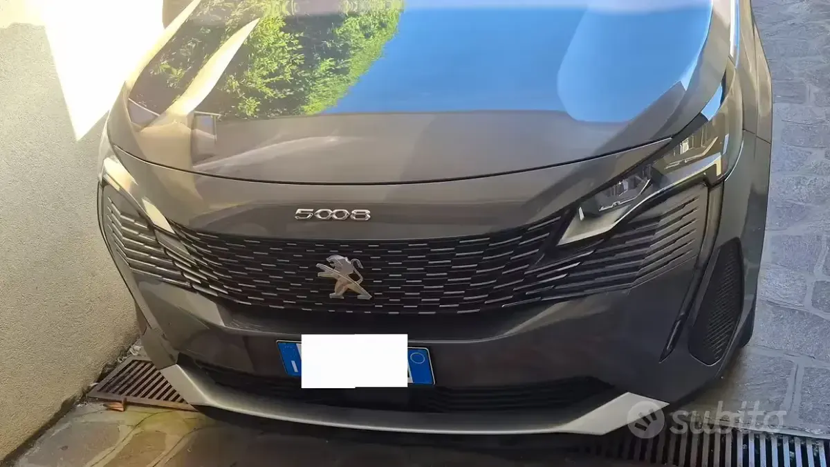 Usata Peugeot 5008 131 CV (96 kW) 2024 Grigio SUV