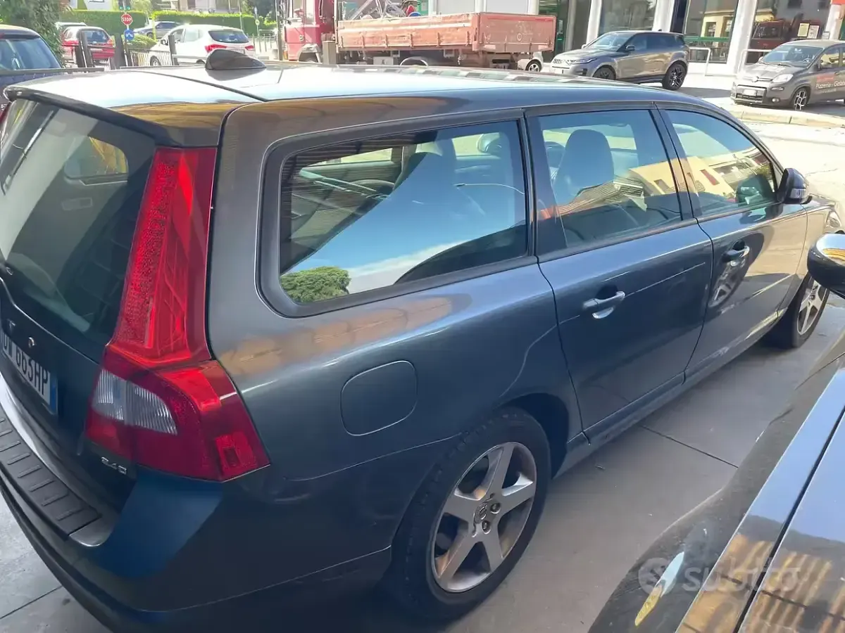 Usata Volvo V70 Momentum 175 CV (128 kW) 2009 Grigio Station wagon