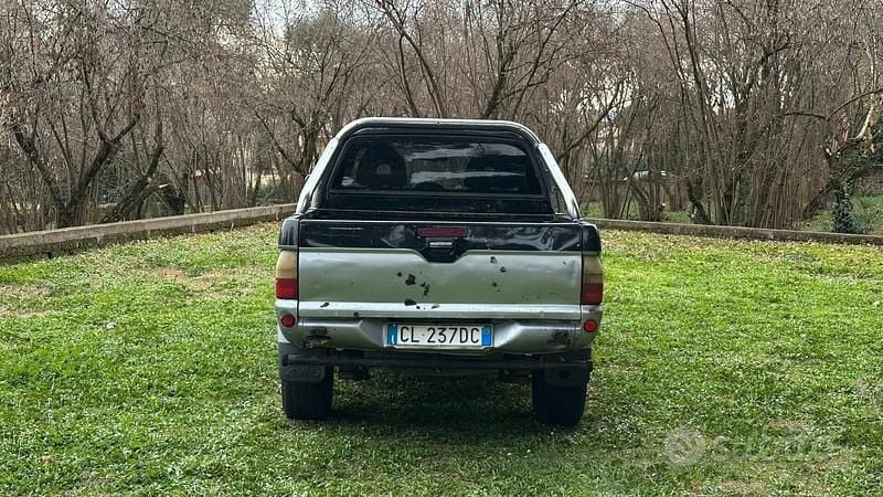 Usata Mitsubishi L200 115 CV (84 kW) 2003 Nero Pick-up