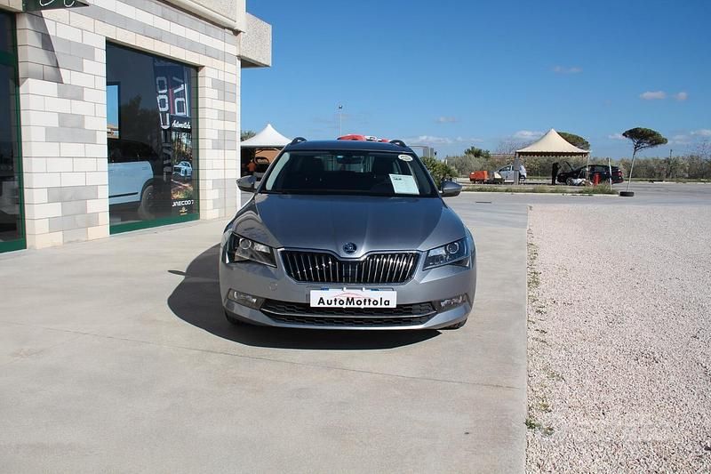 Usata Skoda Superb Executive 150 CV (110 kW) 2016 Grigio Station wagon