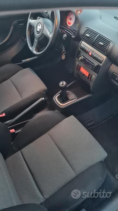 Usata Seat Leon FR 150 CV (110 kW) 2005 Grigio Berlina