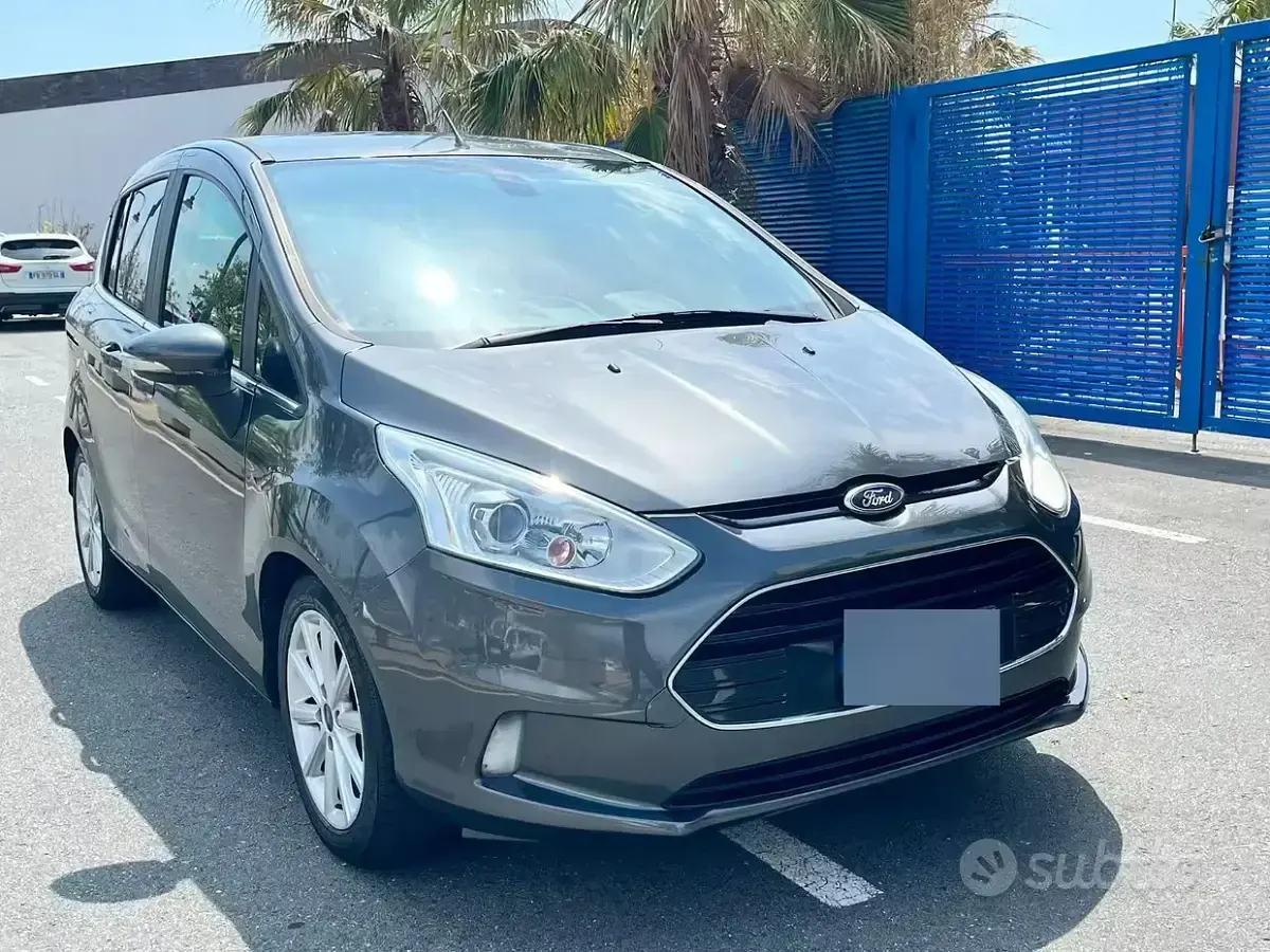 Usata Ford B-MAX Titanium 95 CV (69 kW) 2015 Grigio Monovolume