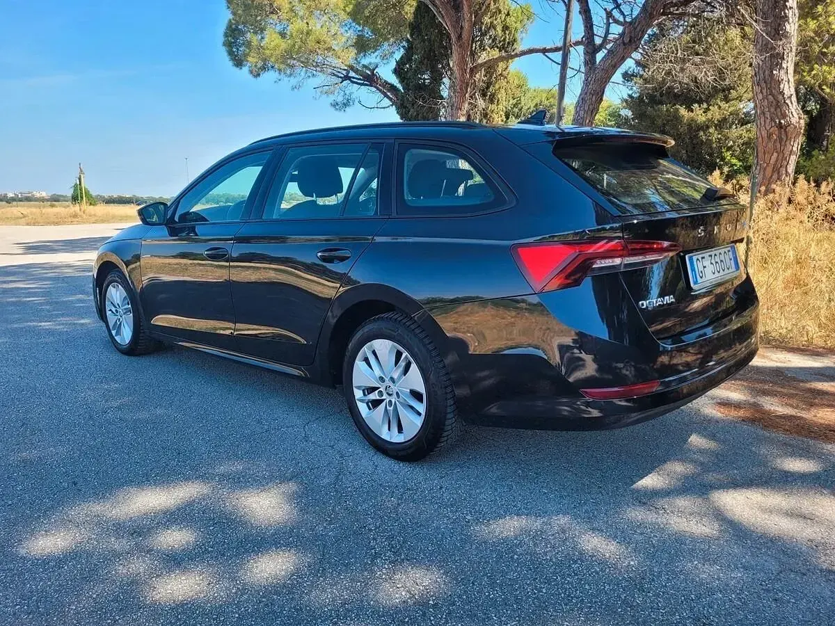 Usata Skoda Octavia Executive 110 CV (80 kW) 2021 Nero Station wagon
