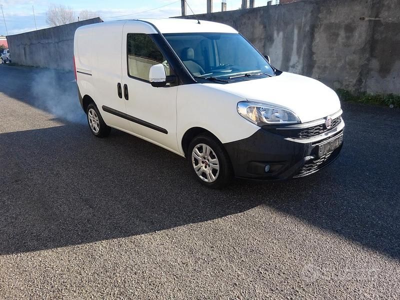 Usata Fiat Doblò 104 CV (76 kW) 2019 Bianco Monovolume