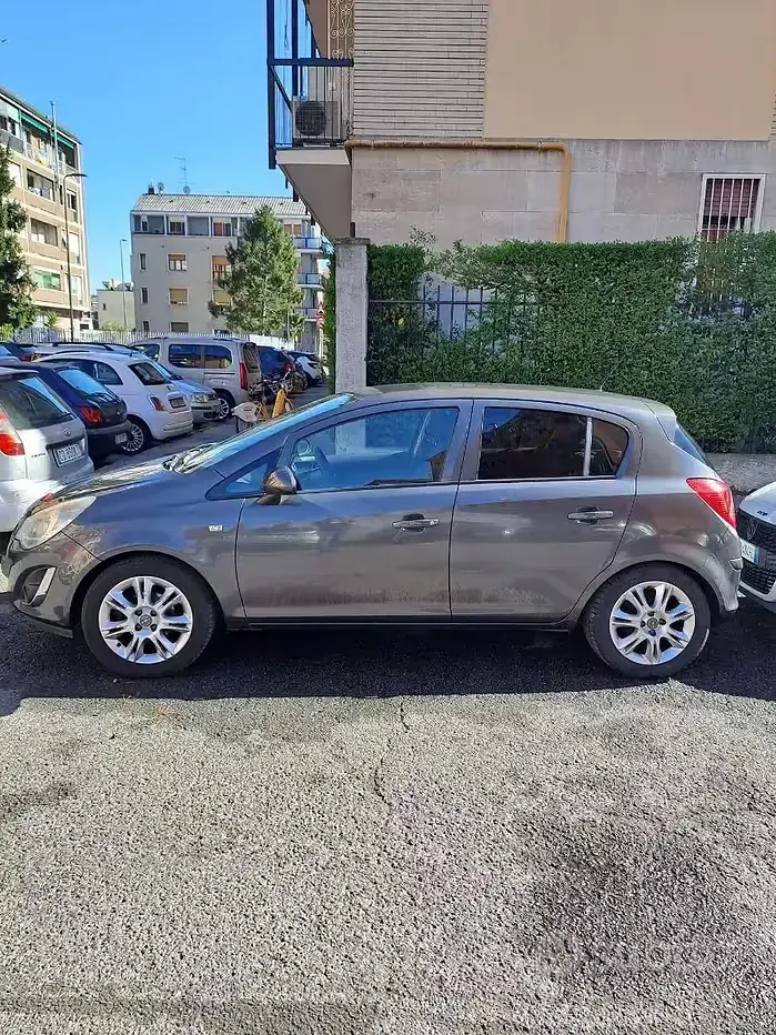 Usata Opel Corsa 75 CV (55 kW) 2012 Grigio Utilitaria
