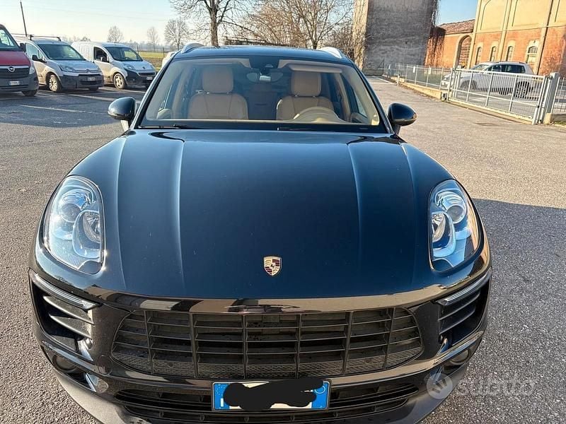 Nero Usata 2015 Porsche Macan SUV | 36.500 € (Cara) - Immagine 1/4