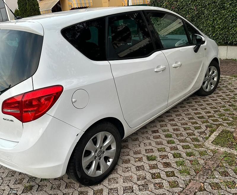 Usata Opel Meriva 95 CV (69 kW) 2011 Bianco Monovolume