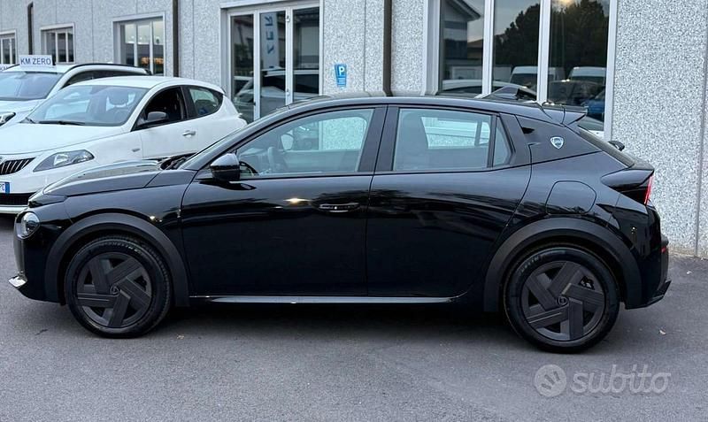 Usata Lancia Ypsilon 110 CV (80 kW) 2025 Nero Utilitaria
