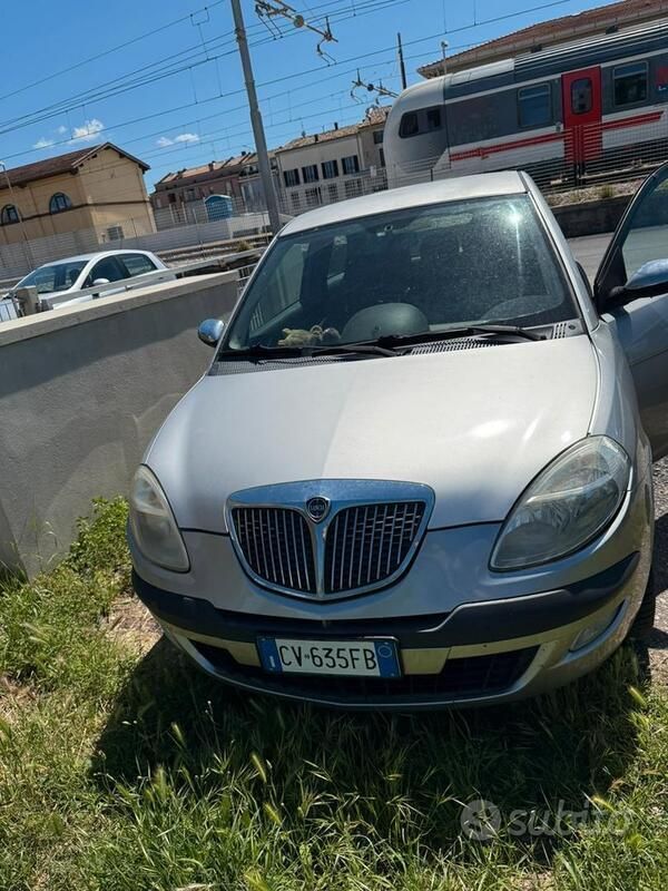 Usata 2005 Lancia Ypsilon Due volumi | 3000 € (Cara) - Immagine 1/4