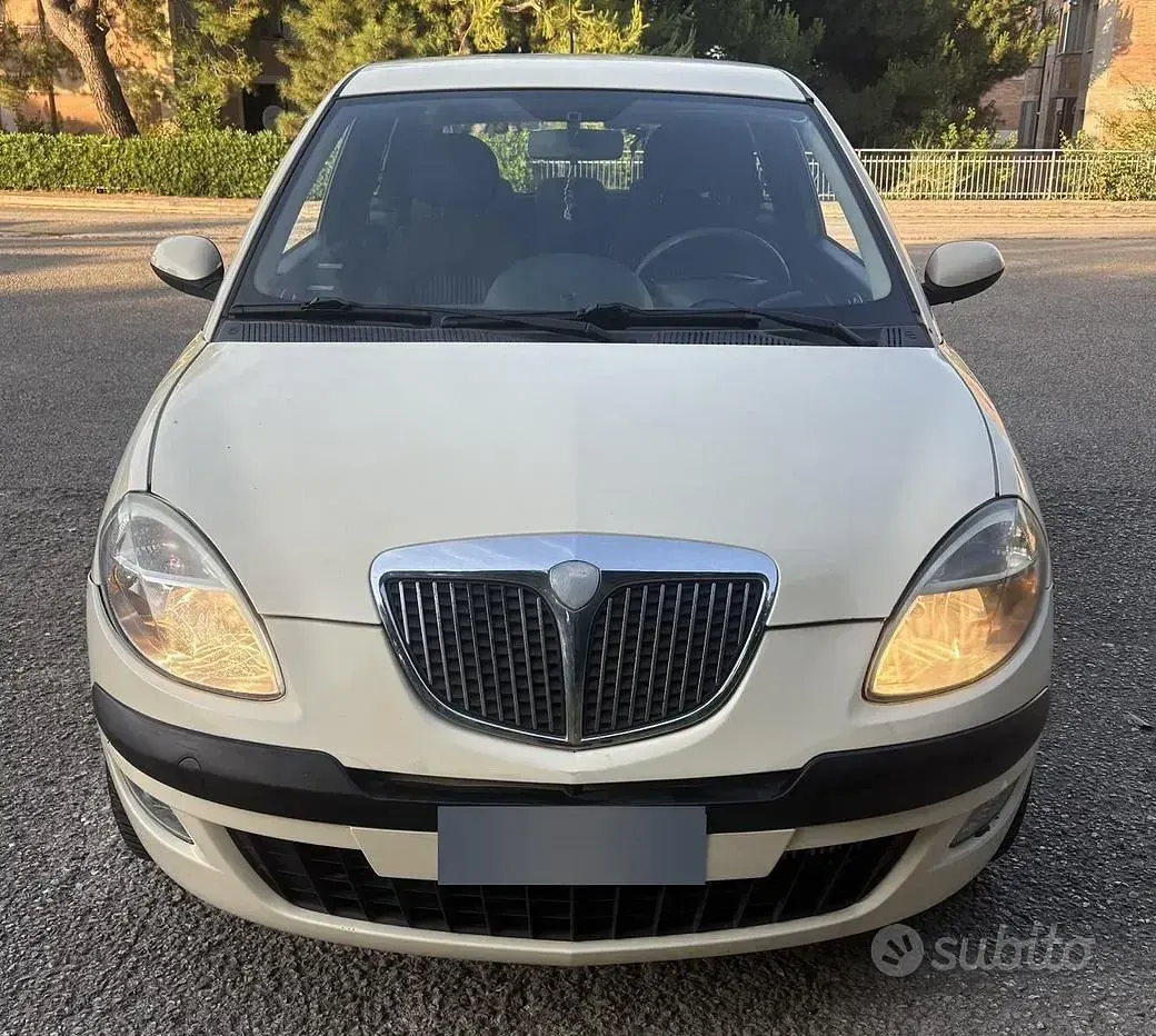 Usata Lancia Ypsilon 69 CV (50 kW) 2004 Giallo Utilitaria