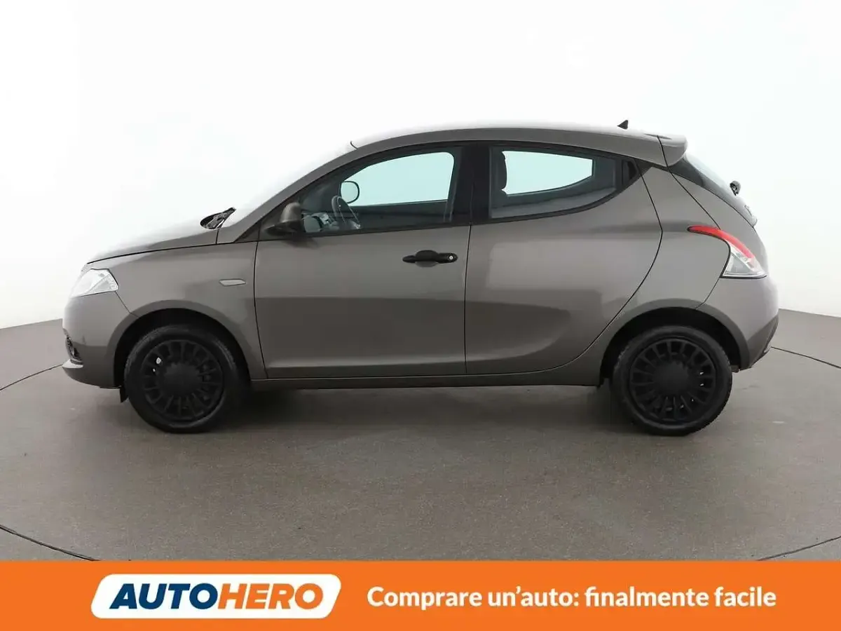 Usata Lancia Ypsilon 69 CV (50 kW) 2019 Grigio Utilitaria