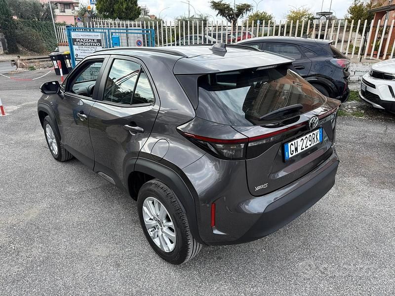 Usata Toyota Yaris Cross 92 CV (67 kW) 2024 Grigio SUV
