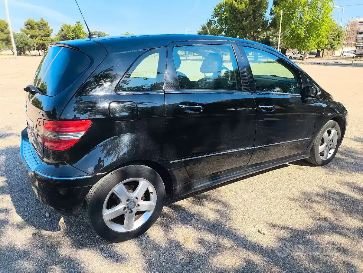 Usata Mercedes B180 Chrome 109 CV (80 kW) 2008 Nero Monovolume