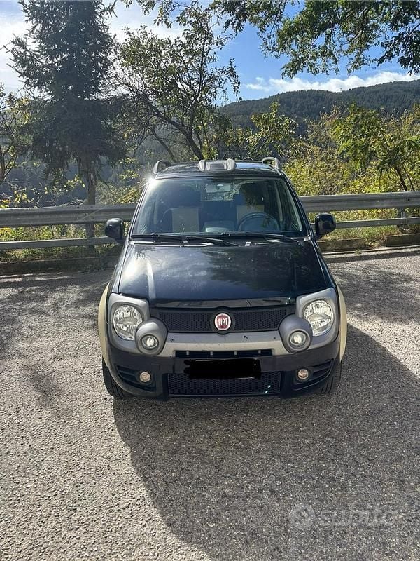 Usata Fiat Panda 4x4 Cross 75 CV (55 kW) 2010 Nero Utilitaria