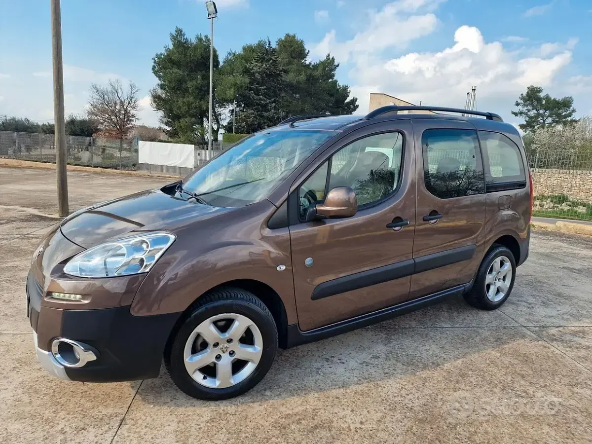 Usata Peugeot Partner Tepee Outdoor 92 CV (67 kW) 2015 Marrone Monovolume