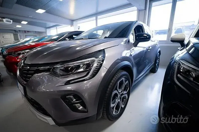 Usata Renault Captur Techno 140 CV (102 kW) 2022 Grigio SUV